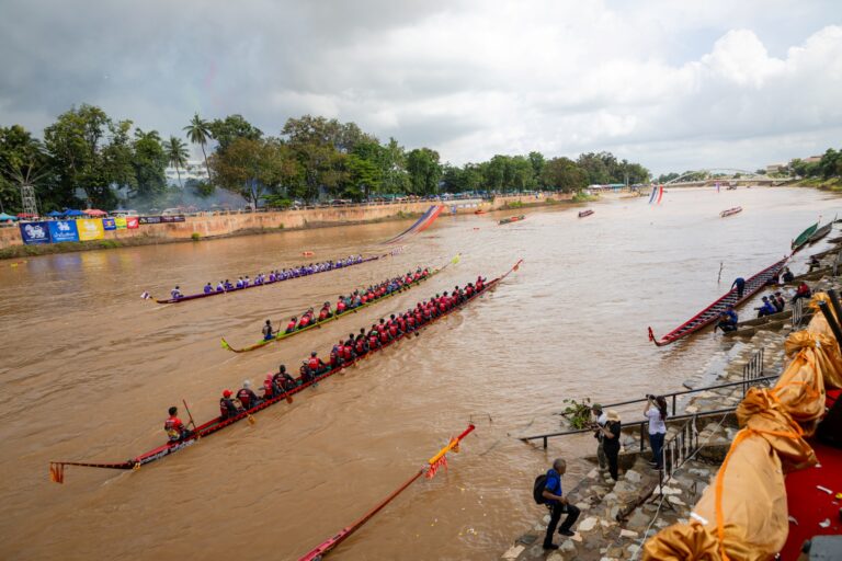 ประเพณีแข่งขันเรือยาวชิงถ้วยพระราชทาน พิษณุโลก 2569