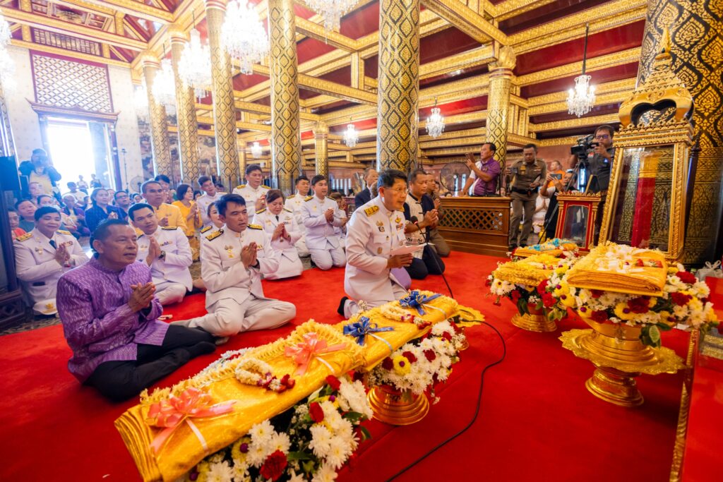 พิธีถวายผ้าห่มพระพุทธชินราชภายในพระวิหาร ปี 2568