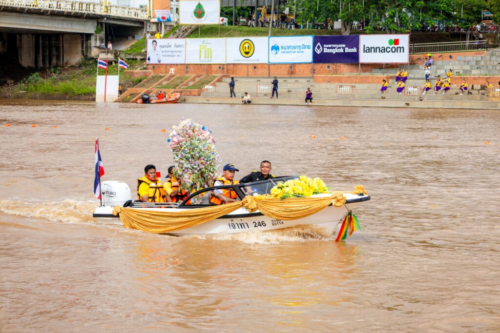 เรือกฐินและเครื่องไทยธรรมเคลื่อนในลำน้ำน่าน ปี 2568