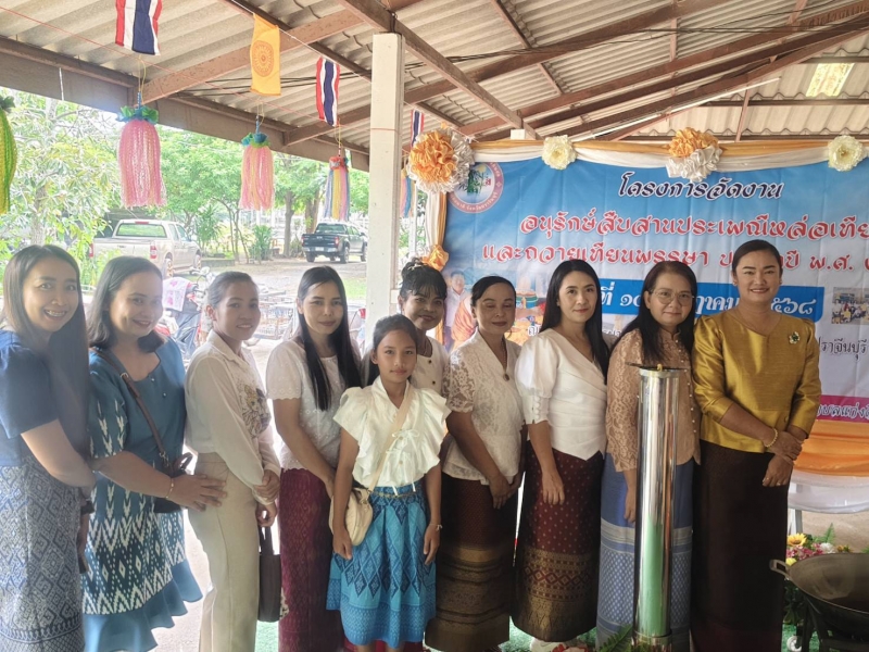 ผู้จัดและผู้ร่วมกิจกรรมหล่อเทียนพรรษา ปี 2568