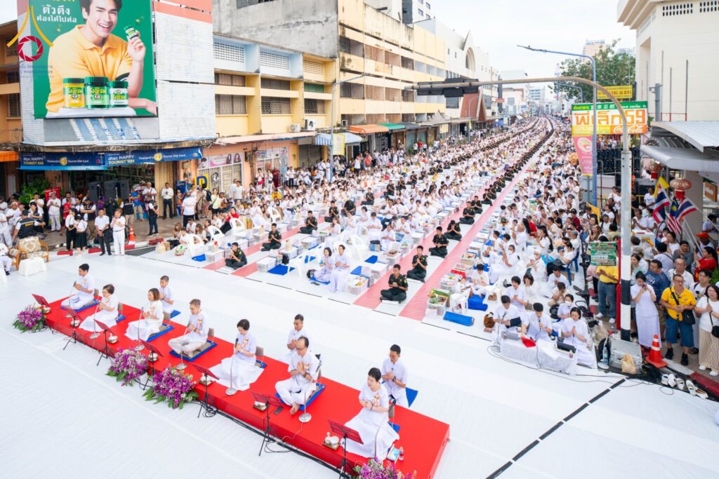 แนวพื้นที่พิธีและผู้ร่วมงานบนถนนสาย 3 ปี 2568