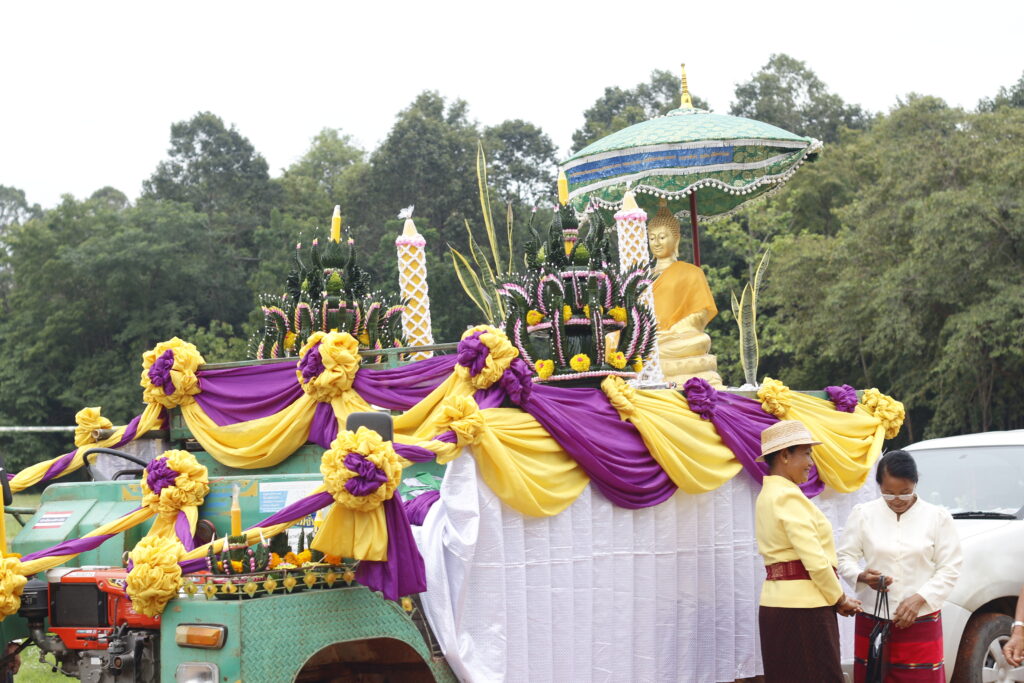 รถขบวนพระพุทธรูปและต้นเทียน ปี 2566