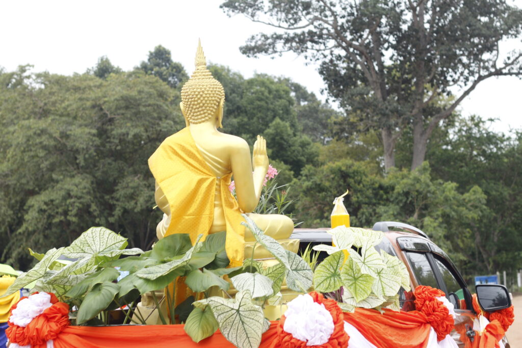 พระพุทธรูปประดับบนรถขบวน ปี 2566