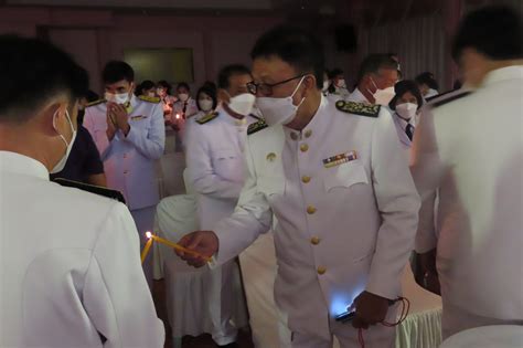 พิธีถวายเทียนภายในวัดหวายเหนียว