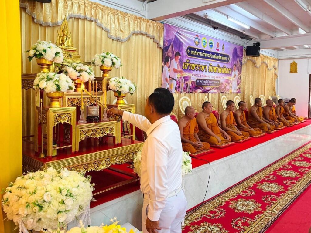 ประธานจุดธูปเทียนบูชาพระรัตนตรัยในพิธีเปิดโครงการวันที่ 22 กรกฎาคม 2569