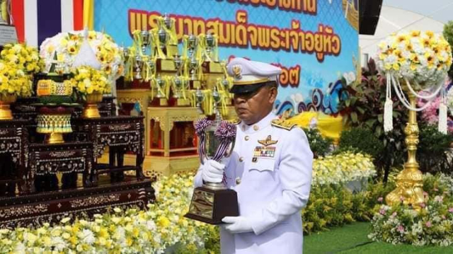 ถ้วยพระราชทานในพิธีการแข่งขันเรือยาวจังหวัดพิจิตร ปี 2567