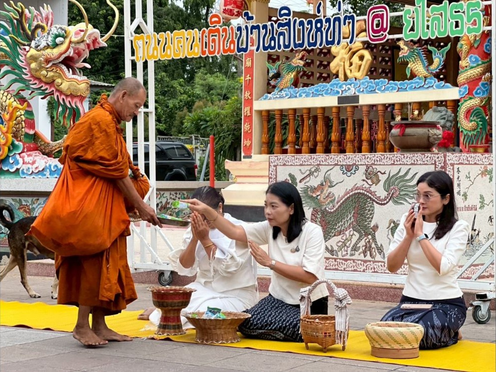 บรรยากาศตักบาตรหน้าศาลหลักเมืองยโสธร วันที่ 16 กรกฎาคม 2569