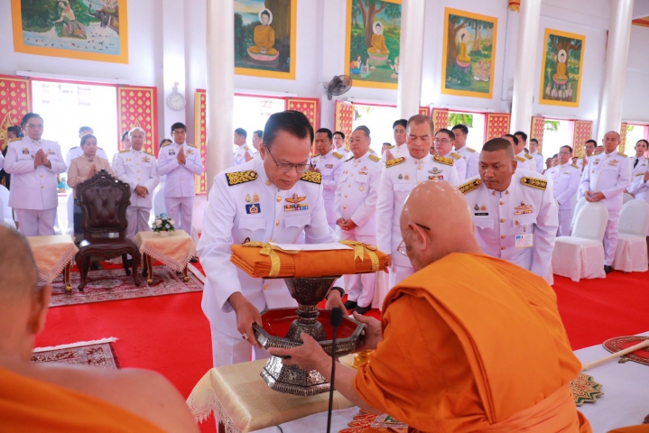 พระสงฆ์รับผ้าพระกฐินระหว่างพิธีประจำปีของ กปภ. ปี 2568