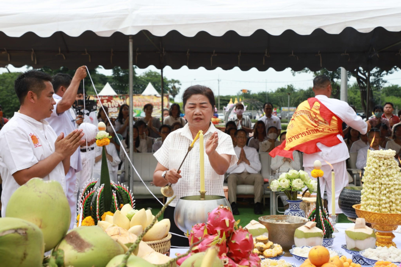 พิธีบวงสรวงและเครื่องสักการะบริเวณหน้าองค์พระพุทธไสยาสน์ ปี 2568