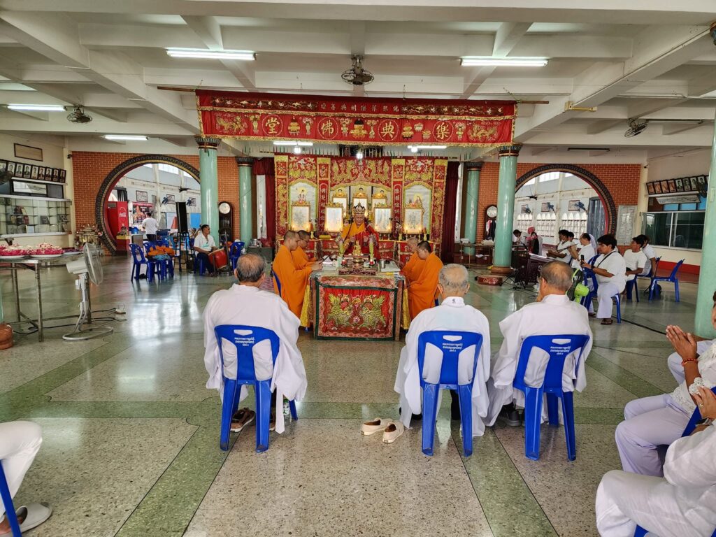 พระสงฆ์ฝ่ายมหายานประกอบพิธีภายในมูลนิธิสว่างสรรเพชญธรรมสถาน ปี 2566