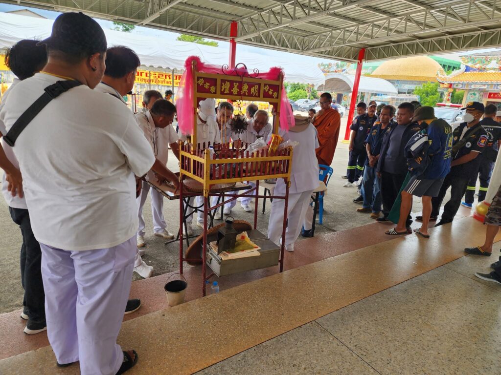 พิธีกรรมบริเวณศาลเจ้าของมูลนิธิสว่างสรรเพชญธรรมสถาน ปี 2566