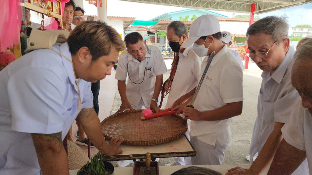 ประเพณีทิ้งกระจาด ซิโกว มูลนิธิสว่างสรรเพชญธรรมสถาน เพชรบุรี 2569