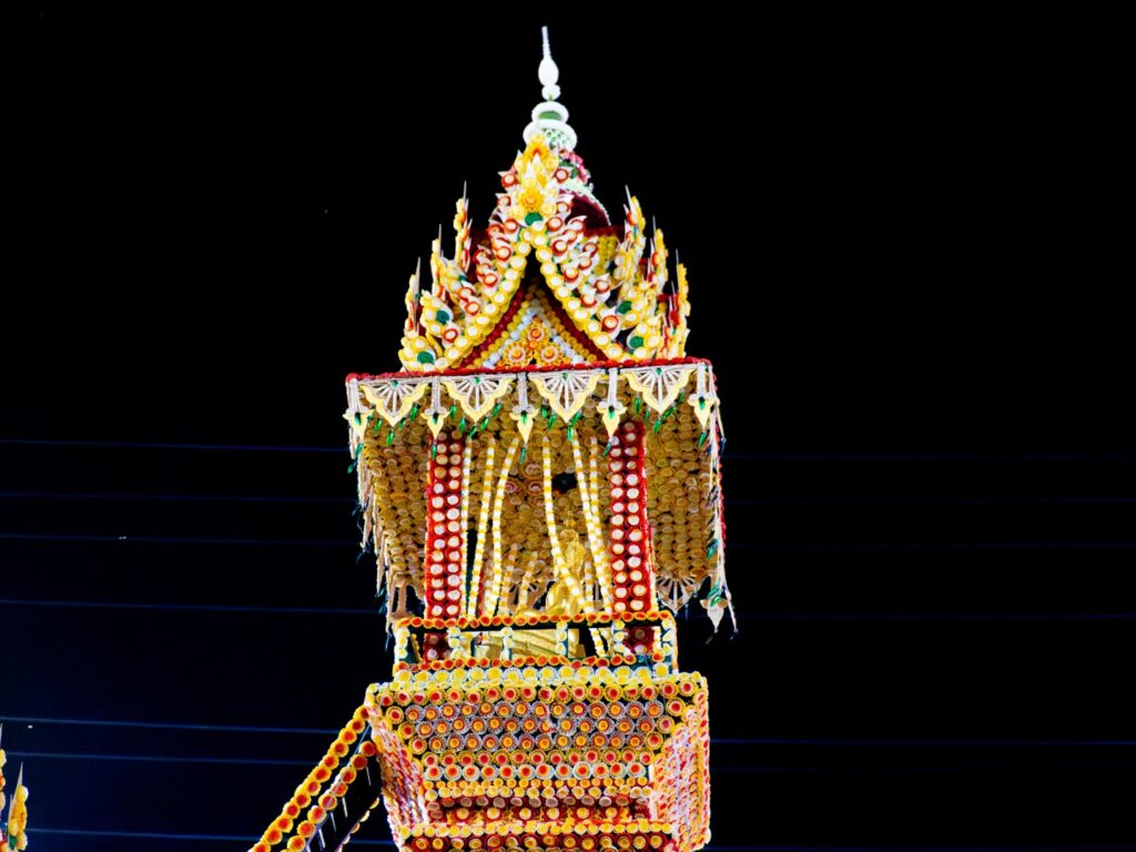 ประเพณีแห่ปราสาทผึ้งและแข่งขันเรือยาว จังหวัดสกลนคร 2569