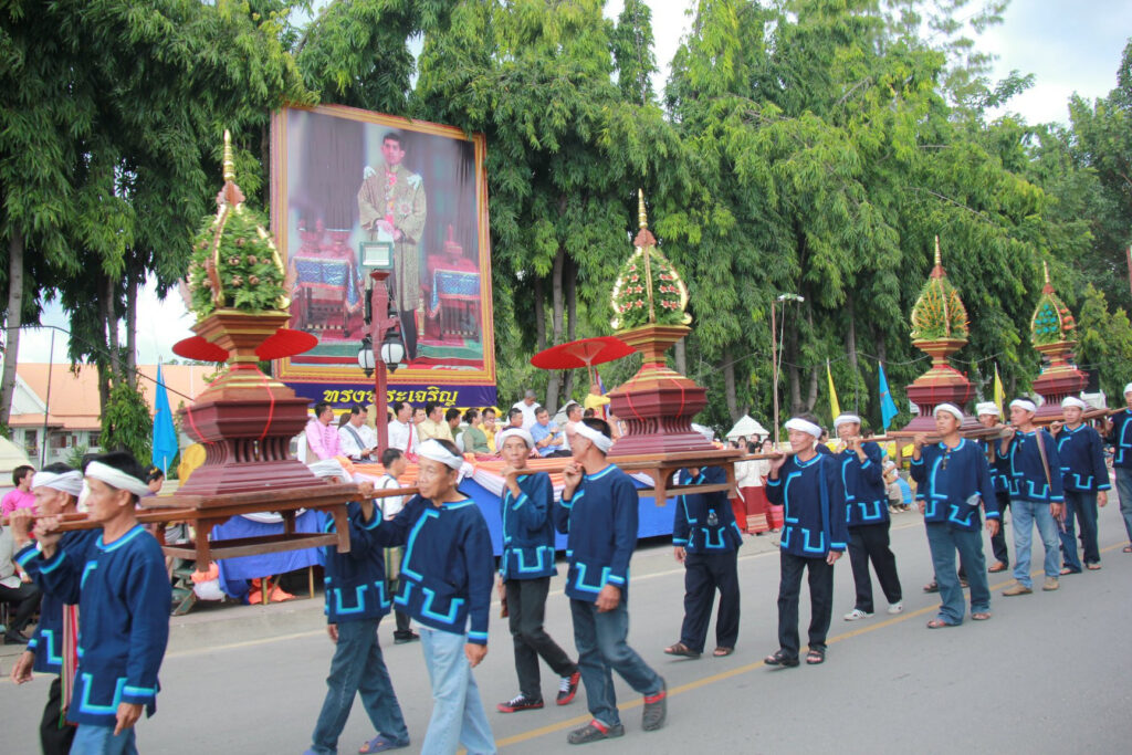 ขบวนครัวทานของชุมชนร่วมประเพณีสลากย้อม ปี 2562