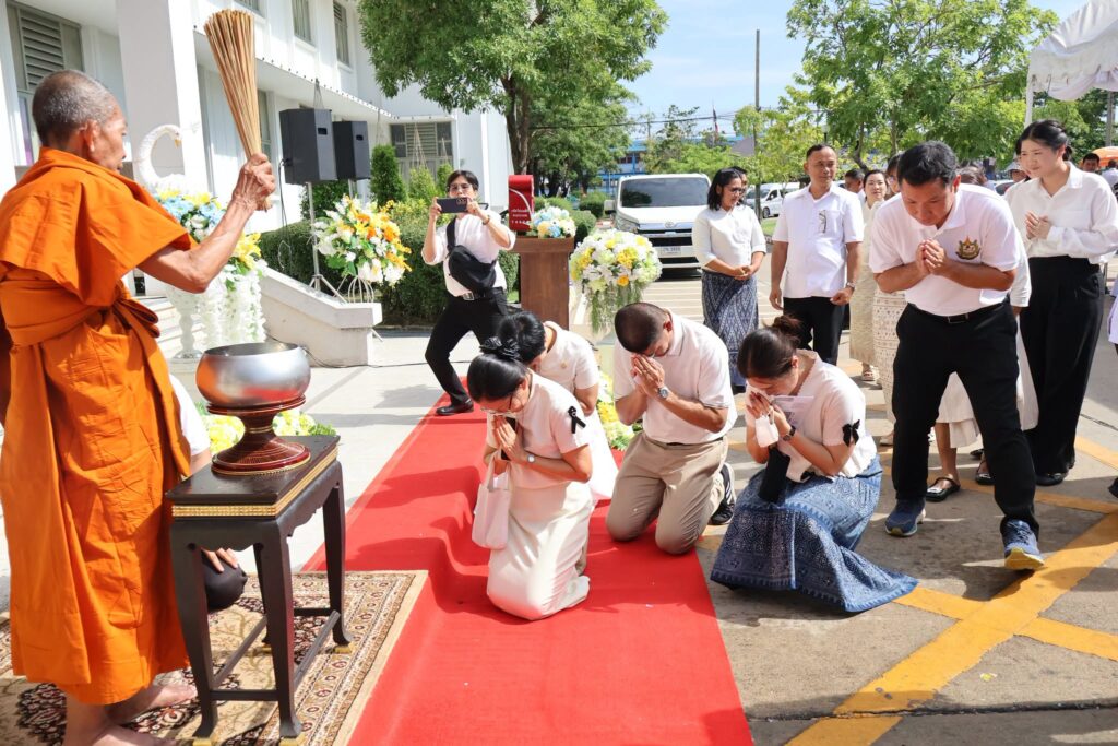 พระสงฆ์ให้พรแก่ผู้ร่วมพิธี ณ จุดจัดงานจังหวัดสมุทรสาคร ปี 2569