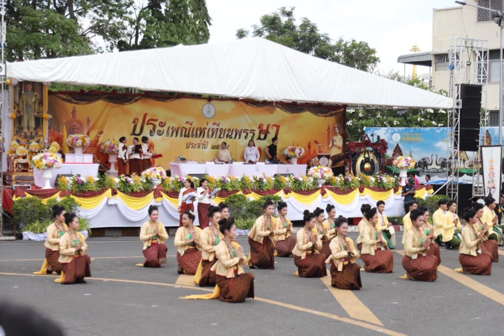 การแสดงศิลปวัฒนธรรมพื้นบ้านภายในมหกรรมแห่เทียนพรรษาสุรินทร์ ปี 2569