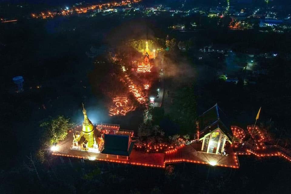 วางผางประทีป ๑๐,๐๐๐ ดวง วัดท่าขนุน เนื่องในวันสำคัญทางพระพุทธศาสนา วันอาสาฬหบูชา