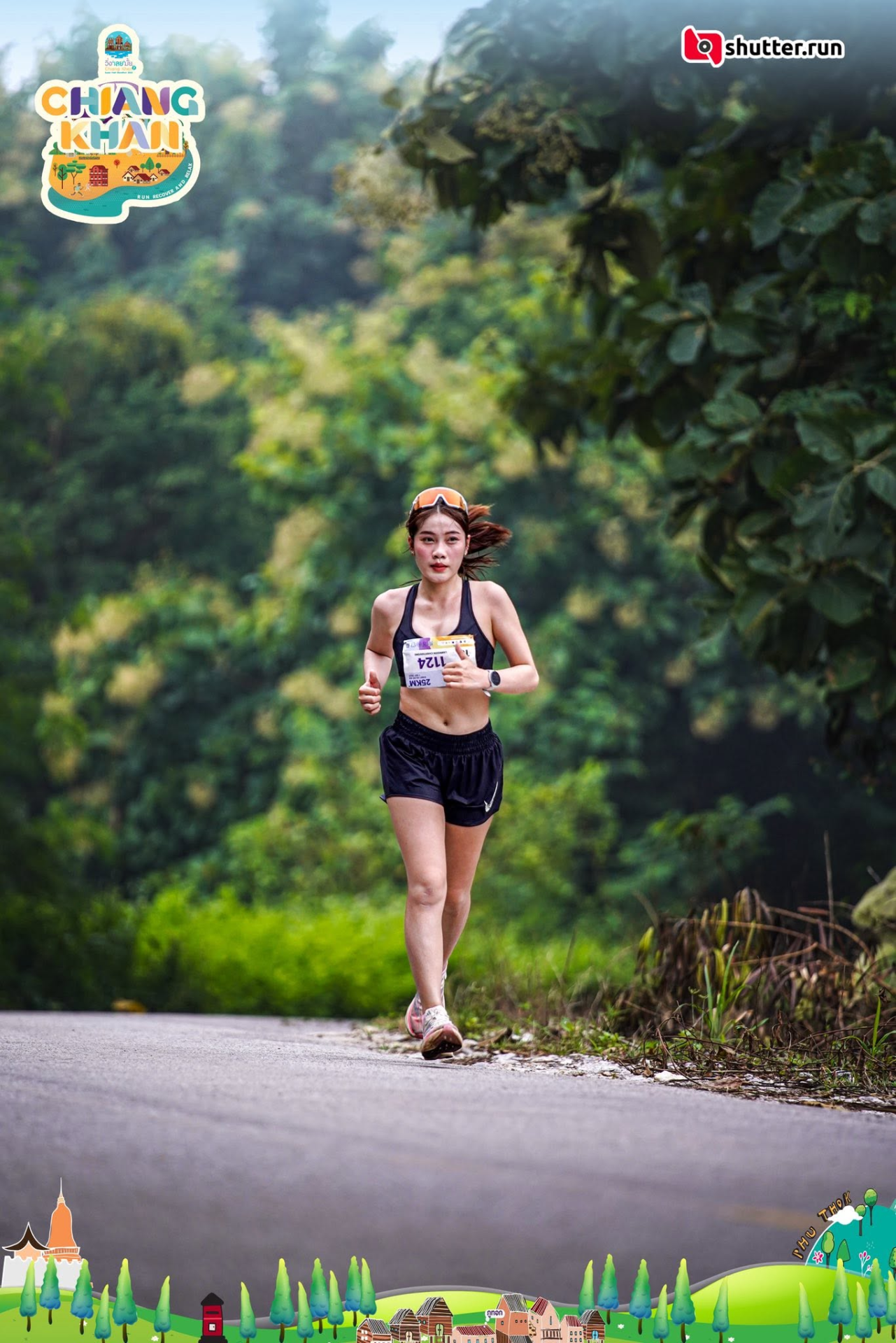 นักวิ่งบนเส้นทางท่ามกลางพื้นที่สีเขียวในงาน Chiang Khan Super Half Marathon ปี 2568
