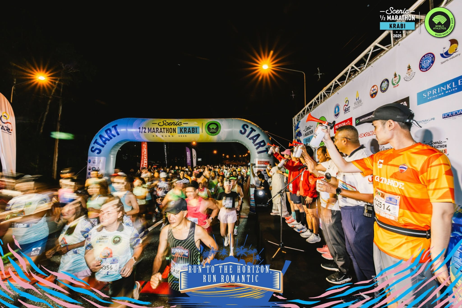 บรรยากาศปล่อยตัวนักวิ่ง Scenic 1/2 Marathon Krabi ปี 2568 ที่อ่าวนาง