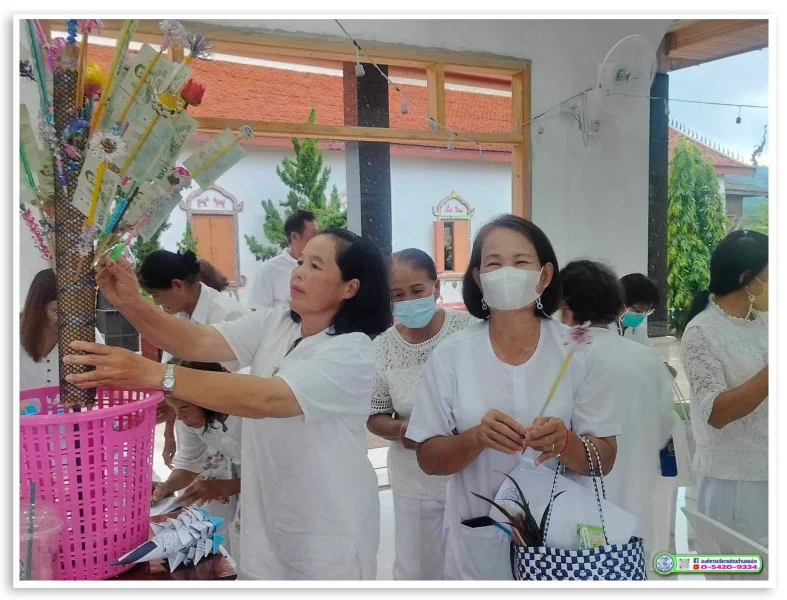 ผู้ร่วมกิจกรรมเตรียมเครื่องไทยทานในโครงการธรรมสัญจรตำบลแม่วะ ปี 2567