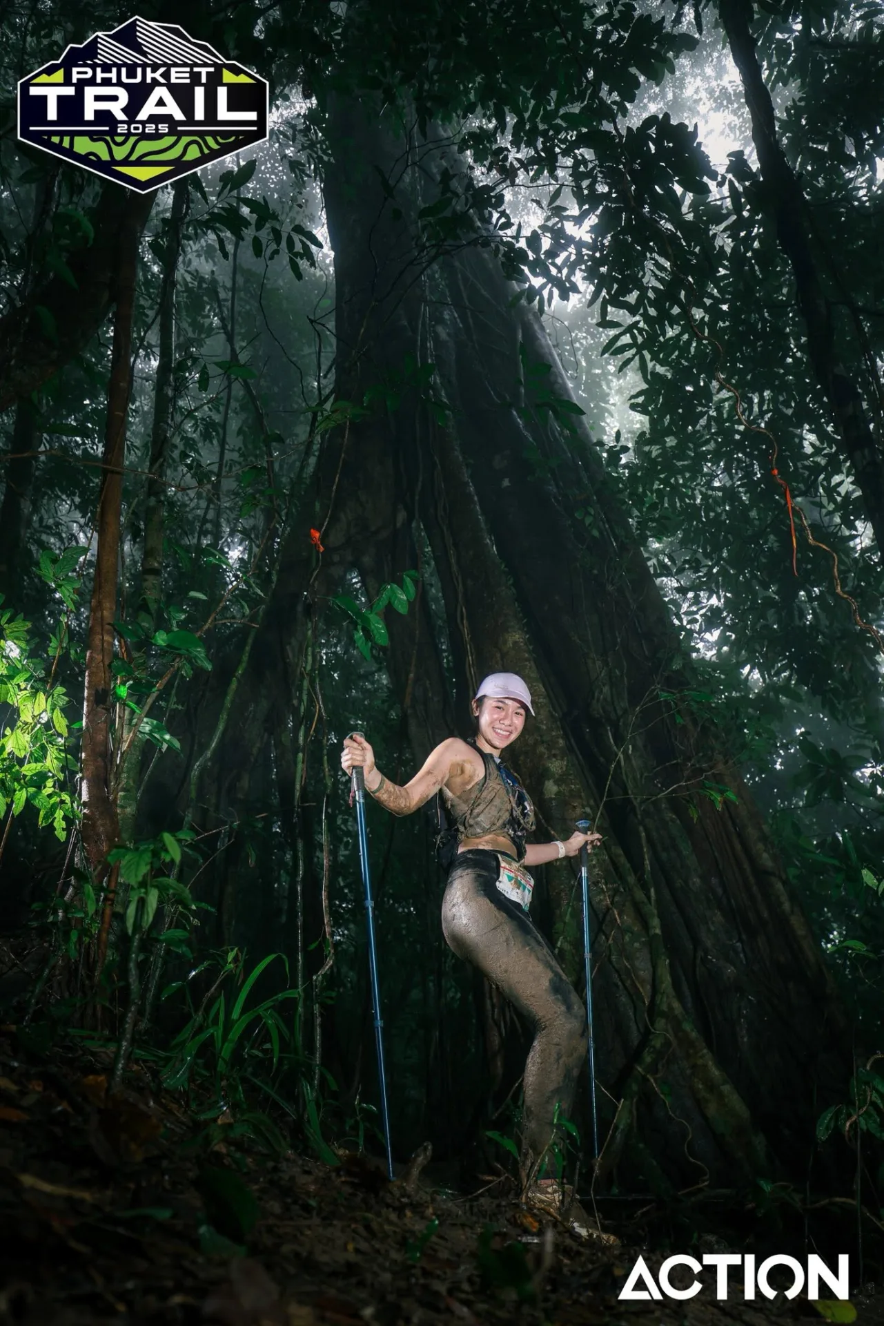 นักวิ่งหญิงบนเส้นทางป่าในงาน Phuket Trail 2025
