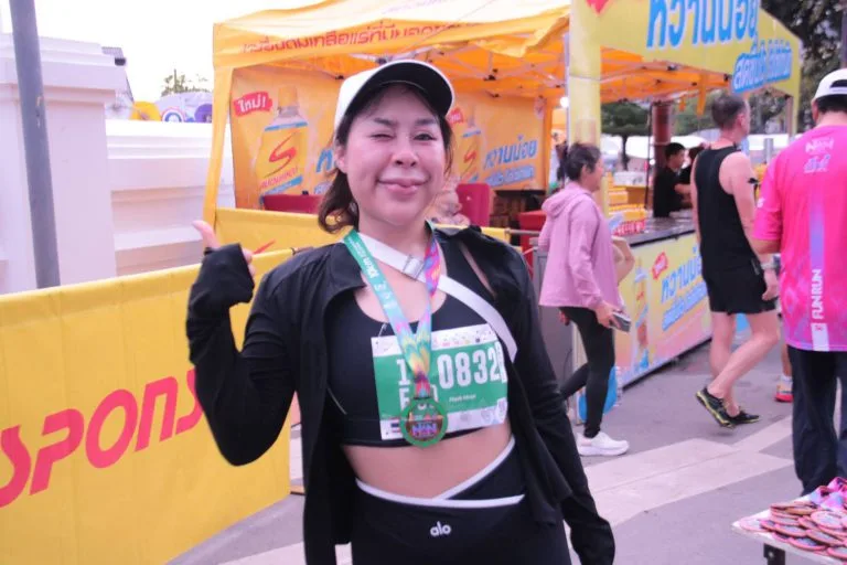 ผู้เข้าร่วมงาน Amazing Nan Marathon 2025 หลังเข้าเส้นชัยบริเวณพื้นที่จัดงาน
