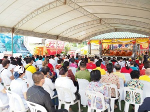 บรรยากาศผู้ร่วมงานระหว่างพิธี ปี 2565