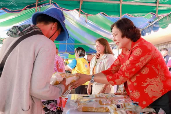 งานประเพณีทิ้งกระจาดและเทศกาลสารทจีน ปากน้ำโพ 2569