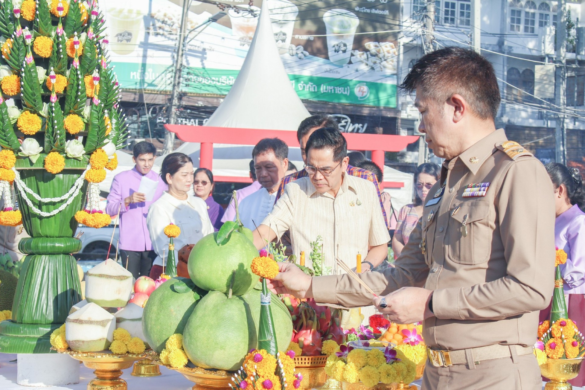 พิธีถวายเครื่องสักการะก่อนงานสัปดาห์สะพานข้ามแม่น้ำแควและงานกาชาด ปี 2567
