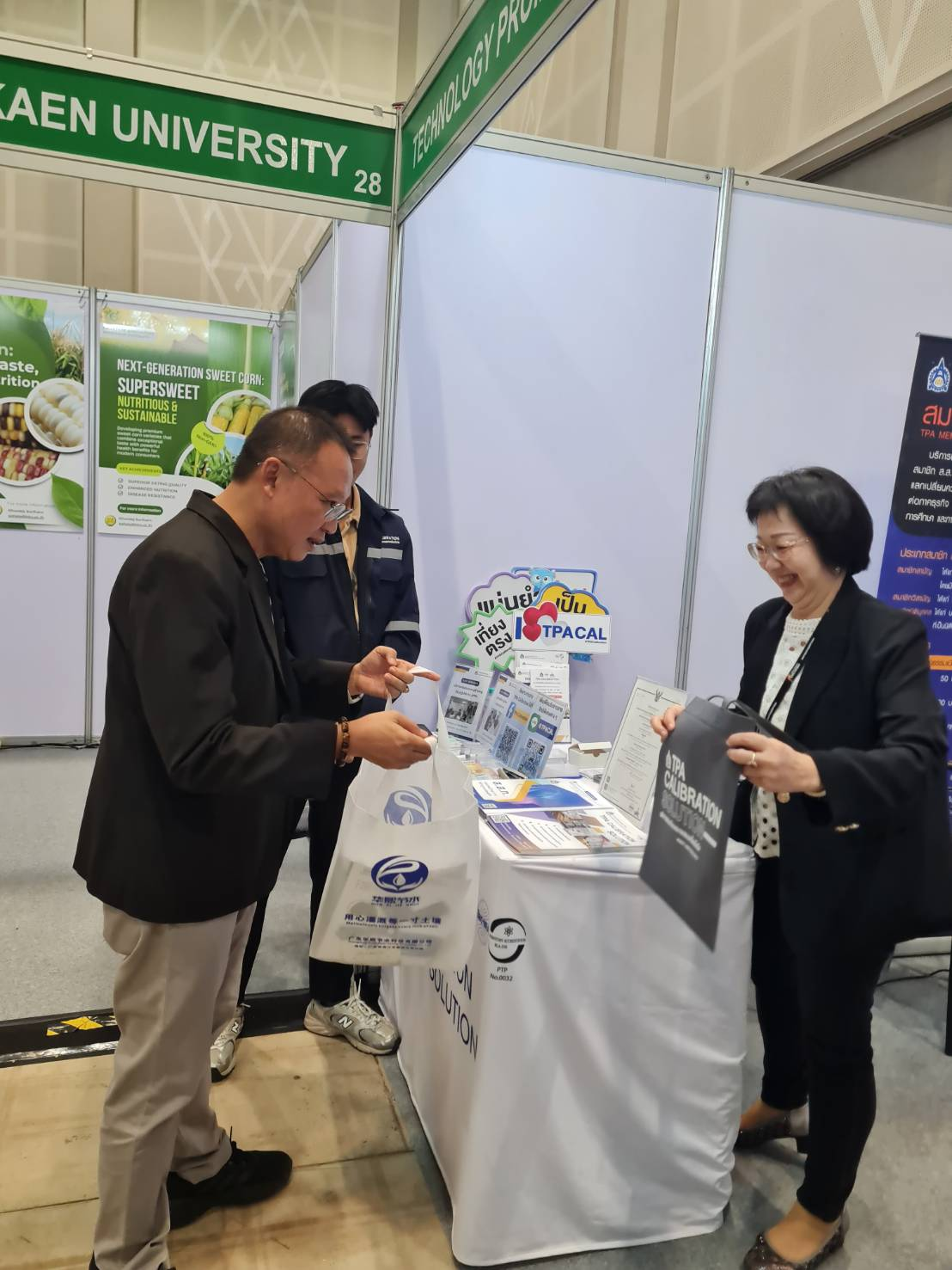การต้อนรับผู้เข้าร่วมที่บูธ TPA Calibration ใน Sugarex Thailand 2025