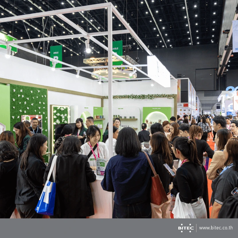 บรรยากาศผู้เข้าชมภายใน COSMEX 2025