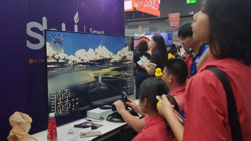 บรรยากาศผู้เข้าร่วมและบูธมหาวิทยาลัยใน Dek-D’s TCAS Fair 2025