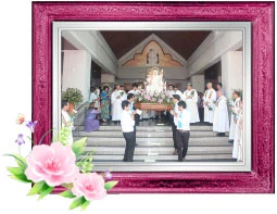 ขบวนแห่รูปแม่พระในงานฉลองวัดราชินีแห่งสันติสุขสุขุมวิท 101 ปี 2555