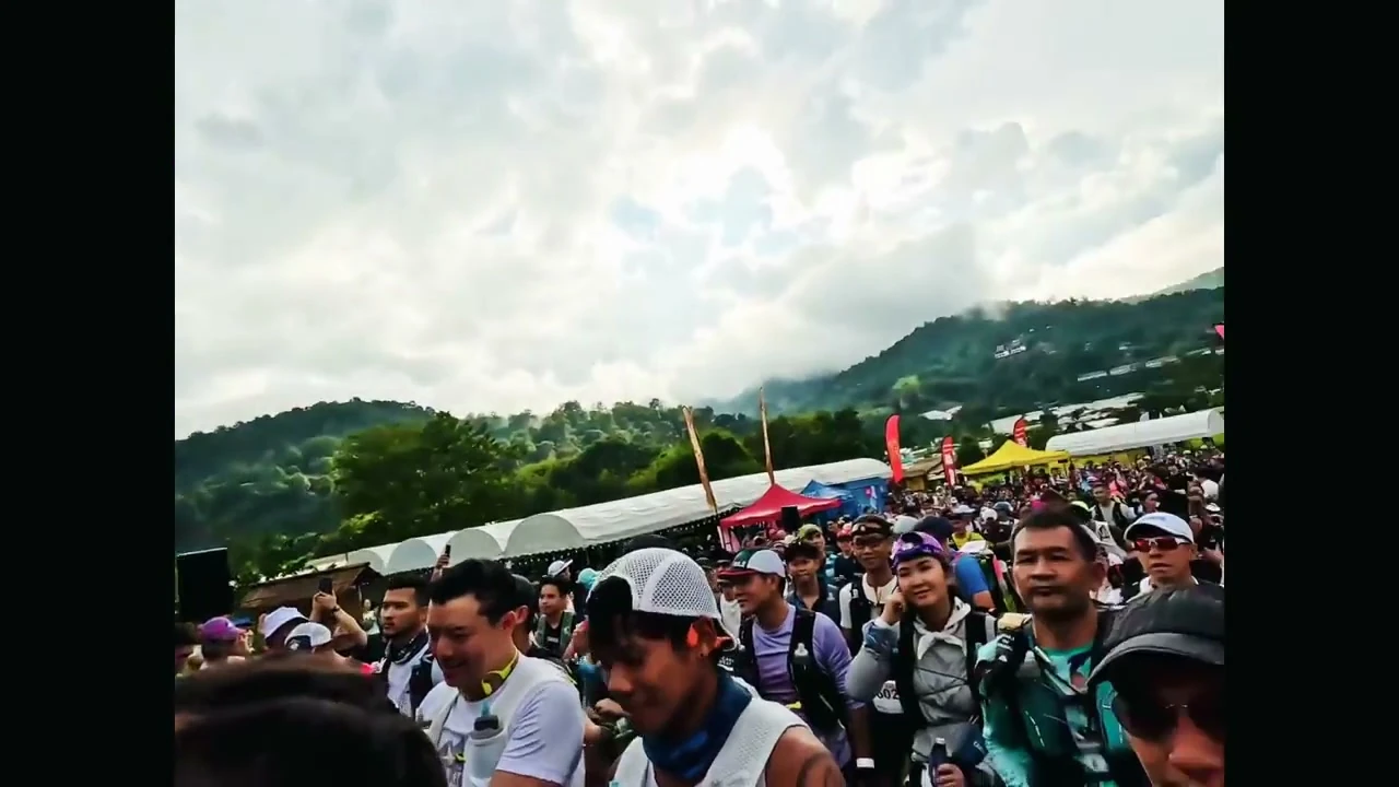 นักวิ่งรวมตัวบริเวณพื้นที่จัดงาน Pong Yaeng Trail 2025