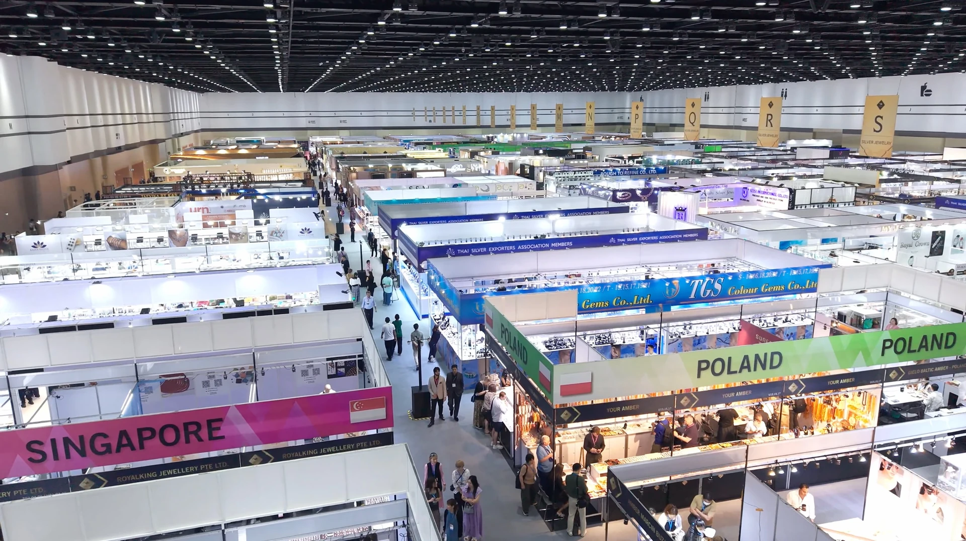 ภาพรวมพื้นที่จัดแสดง Bangkok Gems and Jewelry Fair ครั้งที่ 74 ปี 2569