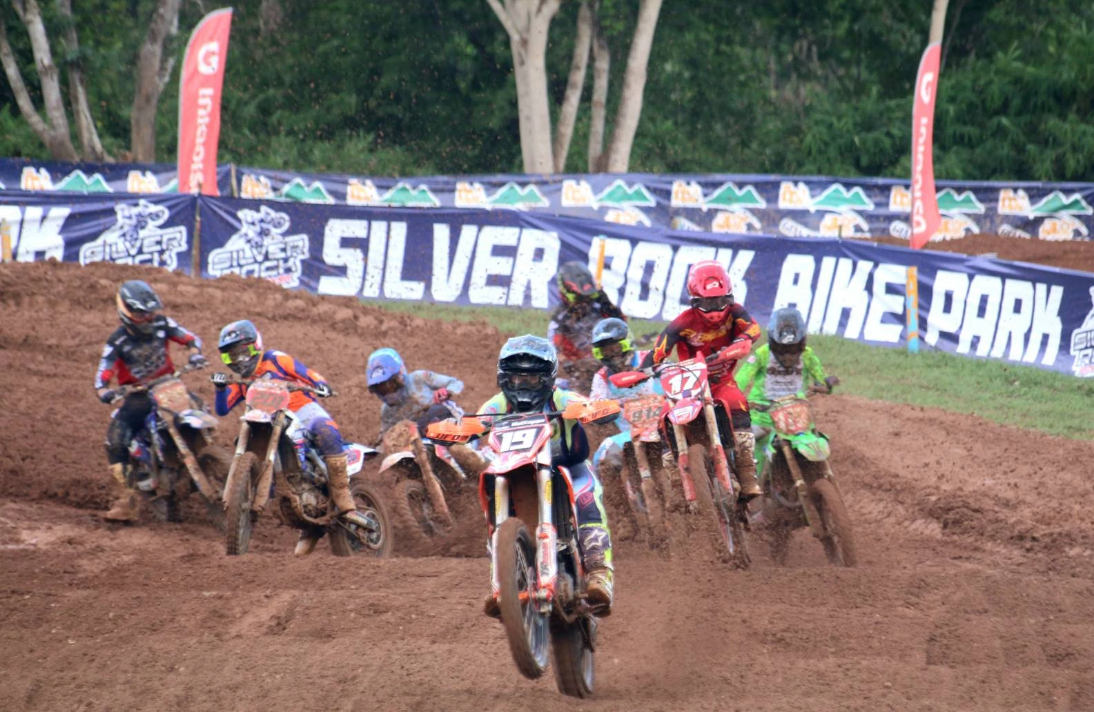 นักแข่งโมโตครอสหลายคนกำลังแข่งขันที่ SilverRock Bike Park จังหวัดเลย วันที่ 20 กันยายน 2569