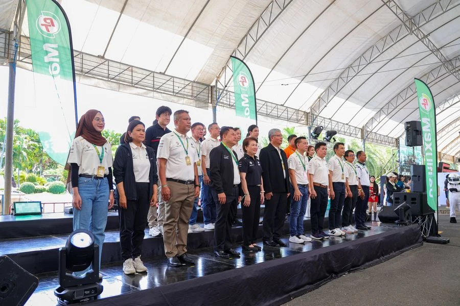 ผู้ร่วมพิธีเปิด PT MAXNITRON RACING SERIES 2025 SONGKHLA GRANDPRIX บนเวที