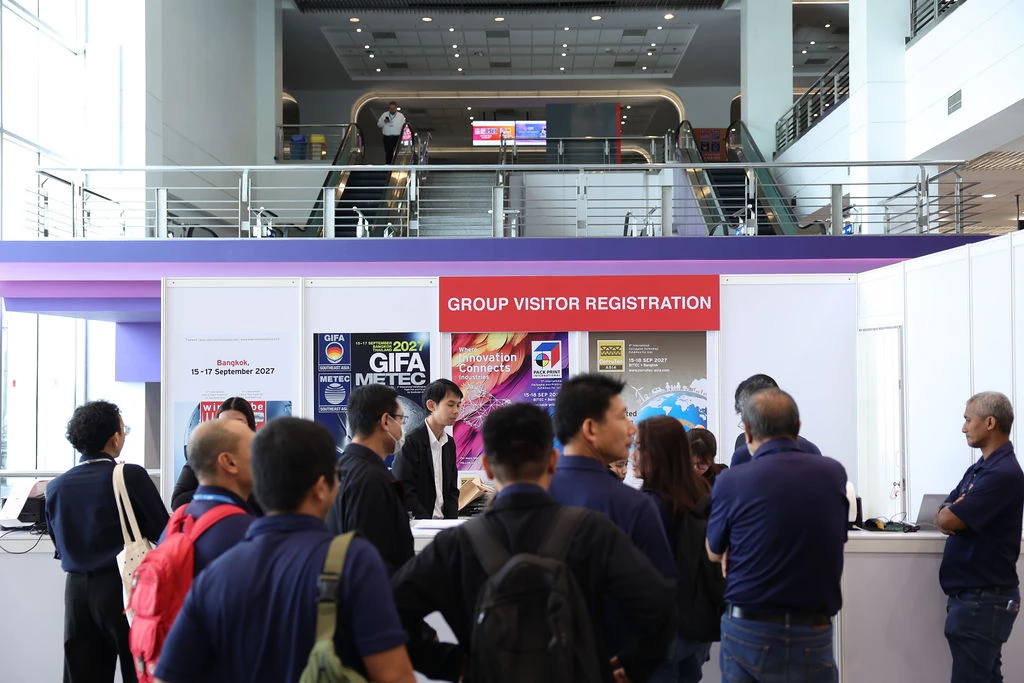 ผู้เข้าร่วมลงทะเบียนหน้าแบ็กดรอป GIFA และ METEC Southeast Asia 2025