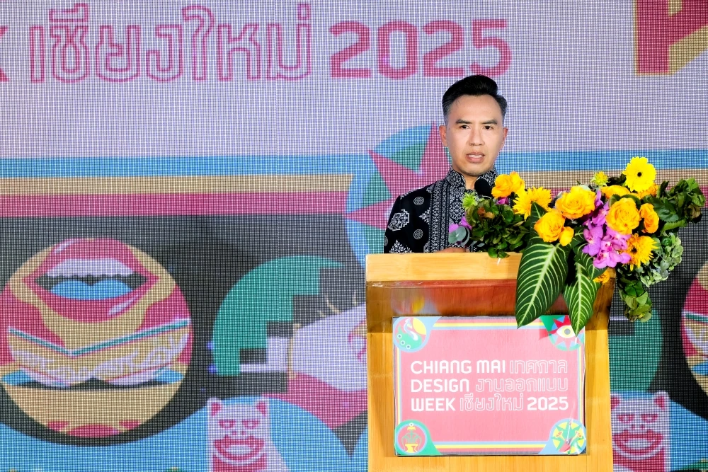 ผู้กล่าวเปิดงานบนเวทีเทศกาลงานออกแบบเชียงใหม่ 2568