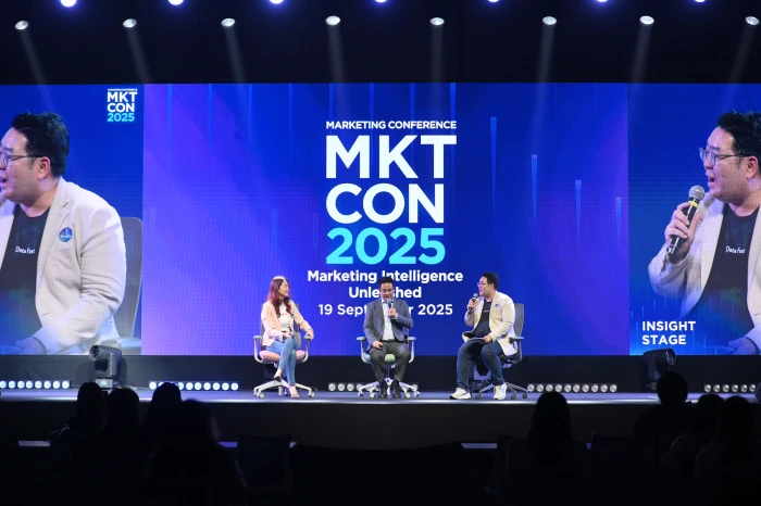 วิทยากรเสวนาบนเวที MARKETING CONFERENCE 2025
