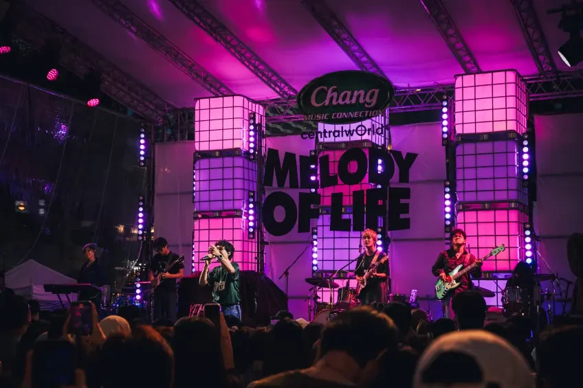 มุมกว้างเวที Chang Music Connection Presents Melody Of Life 16 และผู้ชม