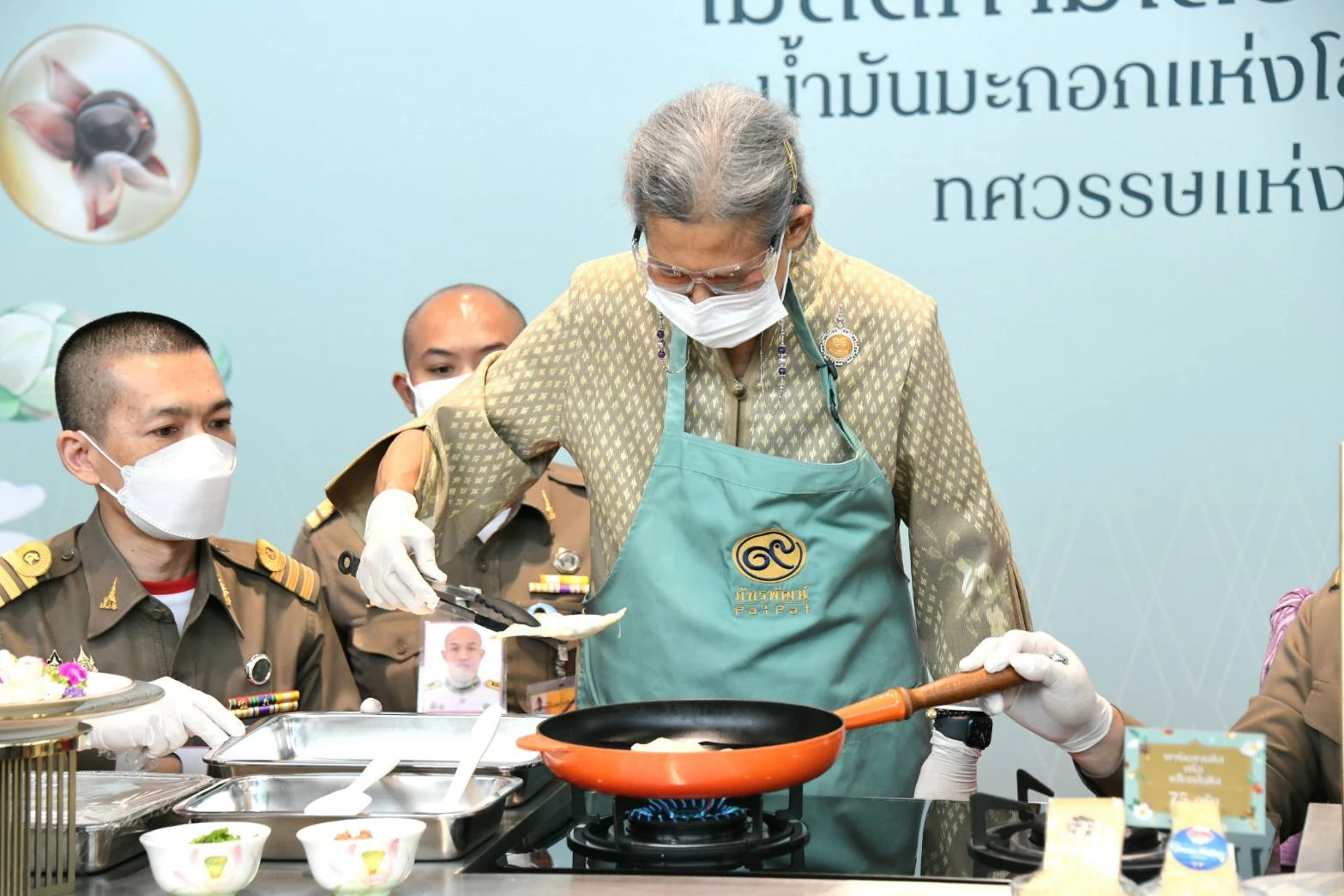 การสาธิตทำอาหารด้วยน้ำมันเมล็ดคามีเลียภายในงานปี 2568