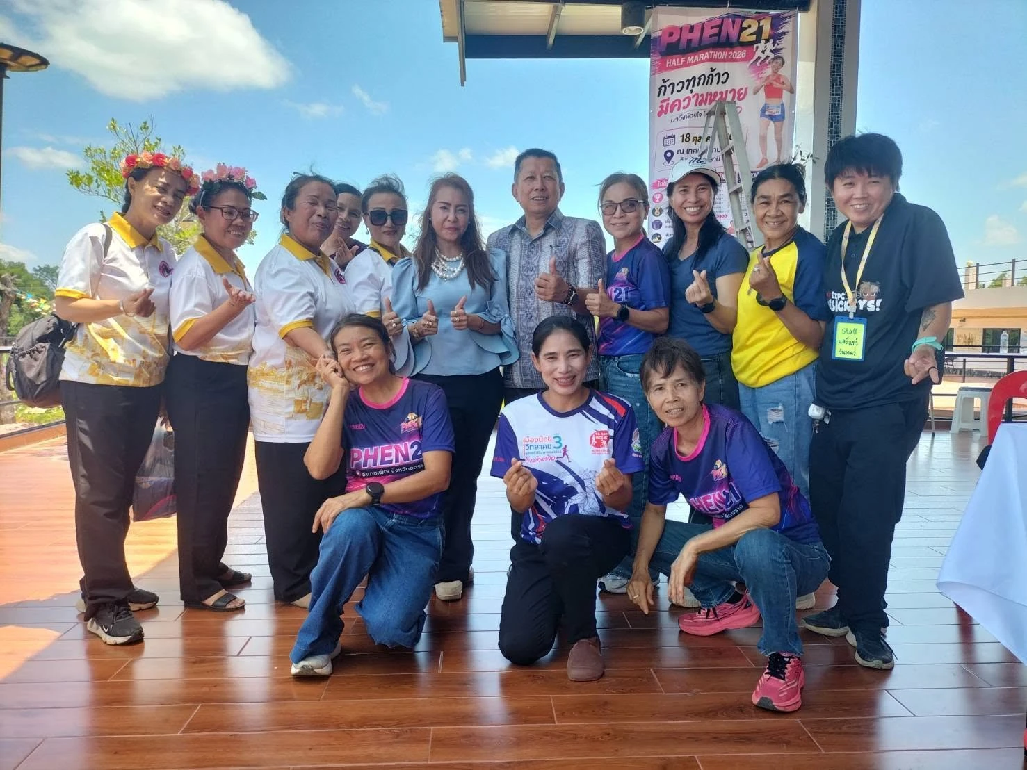 ภาพร่วมกันบริเวณบูธประชาสัมพันธ์ PHEN 21 ก่อนงานปี 2569