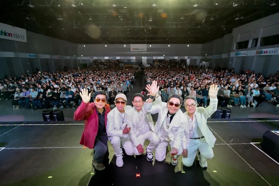 บรรยากาศเวทีและผู้ชมในรายงานคอนเสิร์ตชาตรี โลกมายา ปี 2569