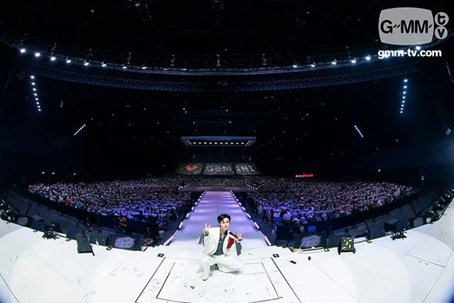 ภาพมุมกว้างของเวทีกับผู้ชมในฮอลล์ GEMINI ART-VENTURE CONCERT ปี 2569 จากรายงาน GMMTV