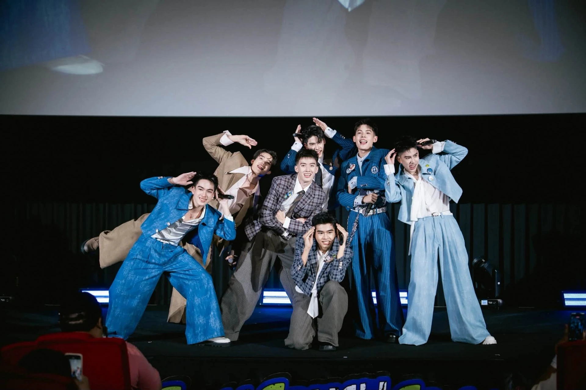 ภาพกลุ่มบนเวที CLASS CRUSH CRISIS FINAL EP ปี 2569 จากรายงานหลังงานโพสต์เดียวกัน