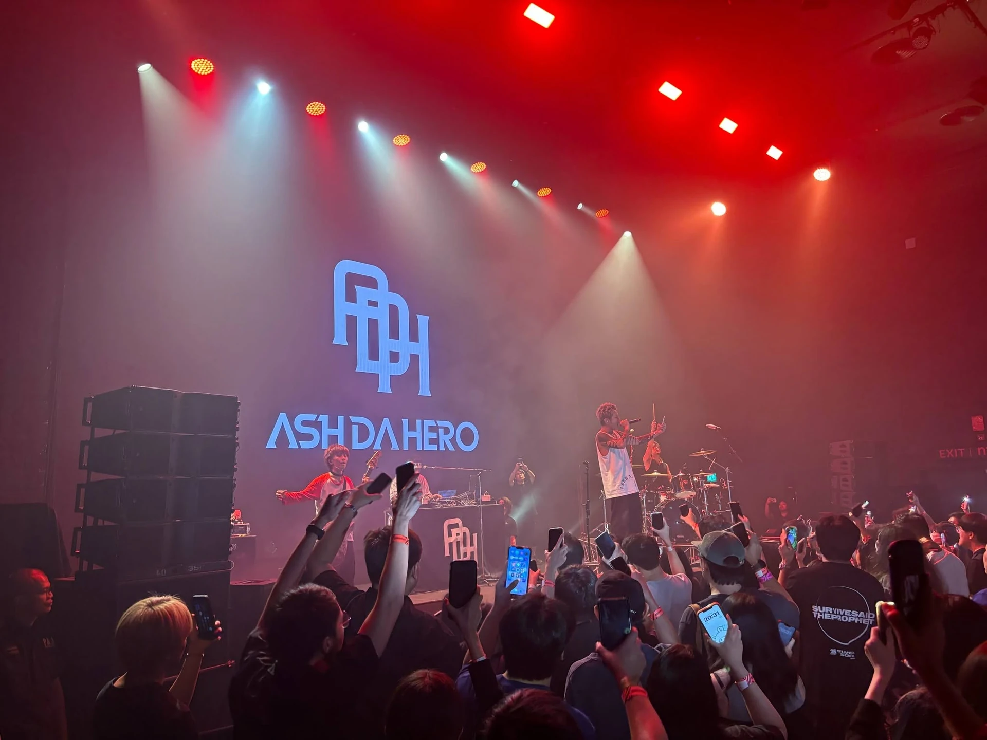 เวที ASH DA HERO และผู้ชมที่ LIDO CONNECT ฮอลล์ 3 จากรายงานงานวันที่ 19 กันยายน 2569