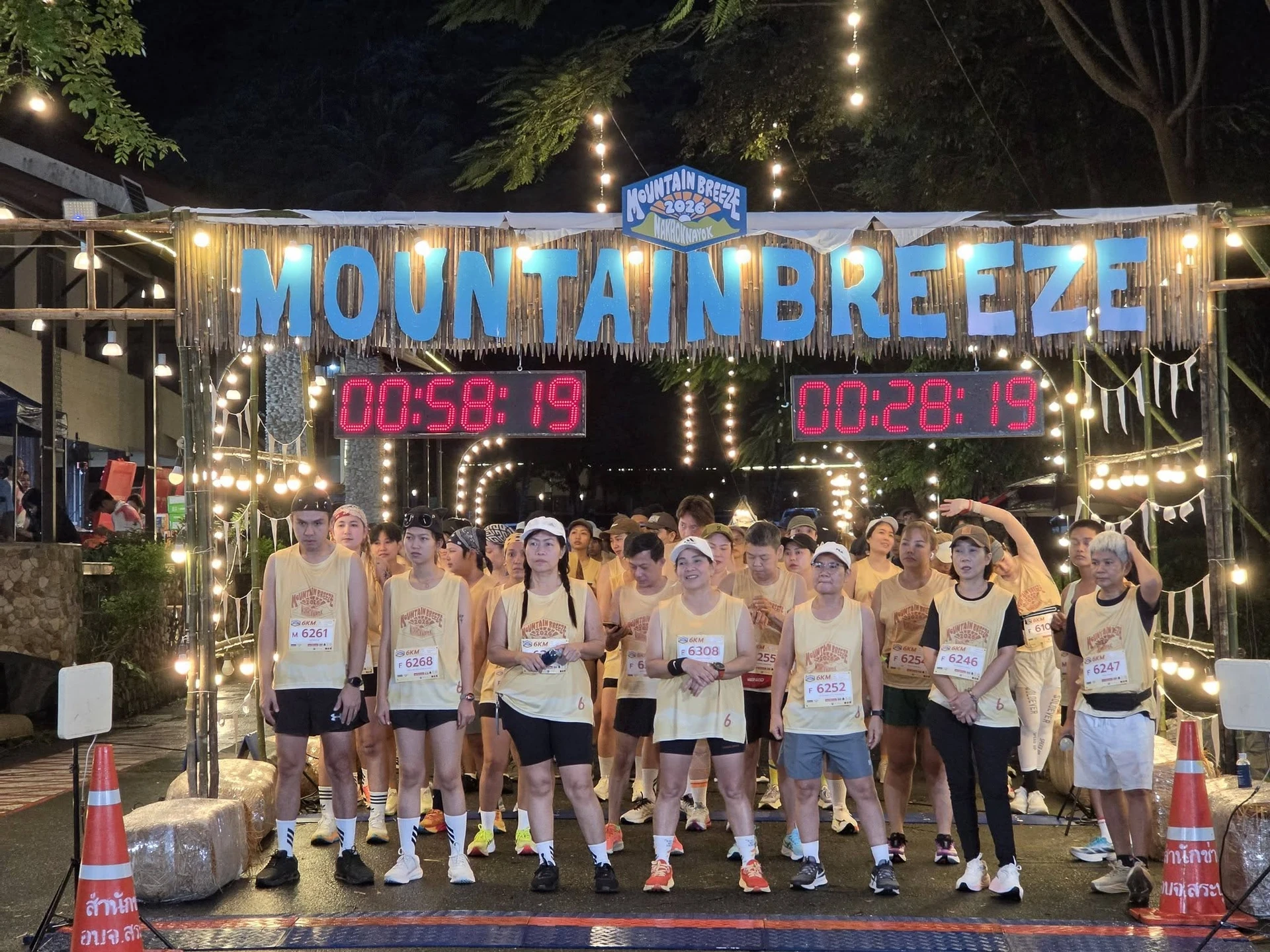 นักวิ่งบริเวณซุ้ม Mountain Breeze 2026 ที่วังรี รีสอร์ท
