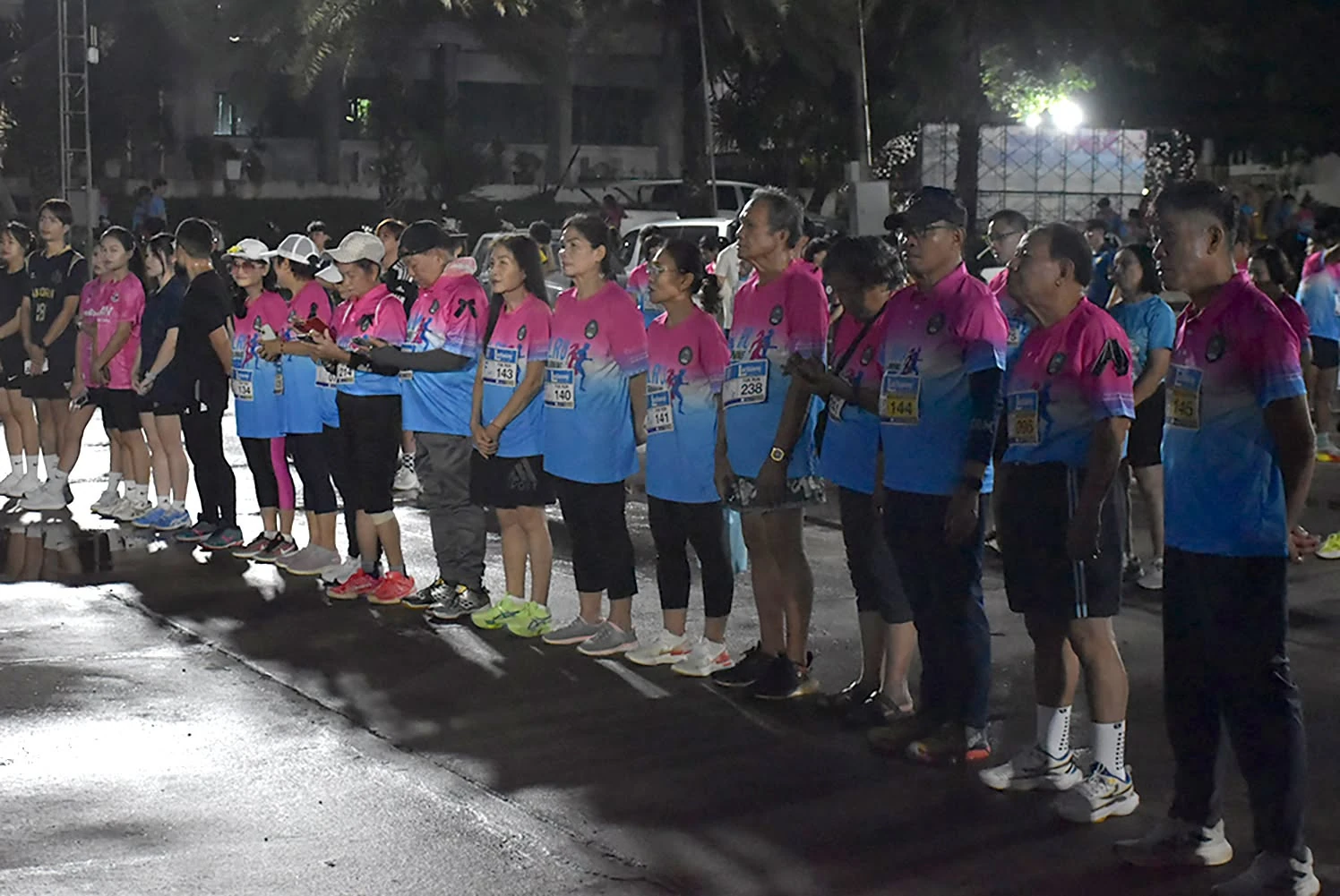 ผู้ร่วมกิจกรรมบริเวณงานเดิน-วิ่งการกุศล ชมรมศิษย์เก่ามหาวิทยาลัยราชภัฏเลย ครั้งที่ 2 ปี 2568