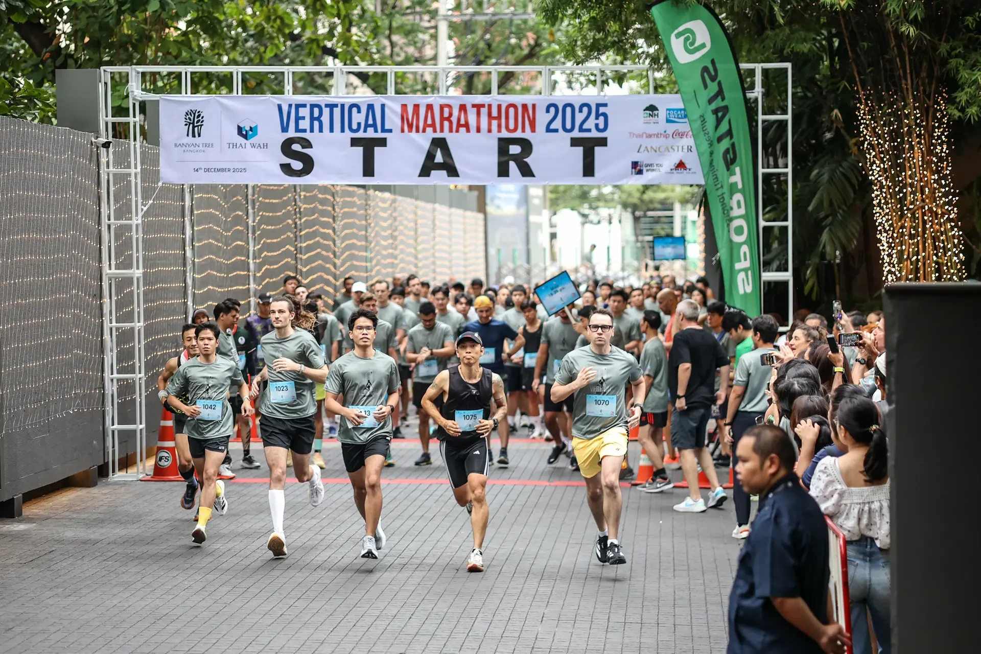 บริเวณป้าย START ของ Vertical Marathon ปี 2025 จากเว็บไซต์ Banyan Tree Bangkok